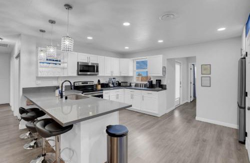 North Las Vegas Casa | Big Group, Remodeled, Landscaped, King Beds, Desks