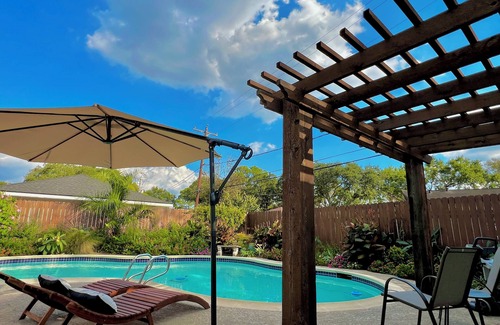 Westbury Casa | Big Heated Pool w Sunroom, Centrally-loc. Luxury in Houston, Billiards, Sleeps16