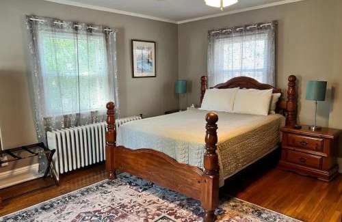 Downtown Niagara Falls Casa | Big Historic Home Air Conditioning Parking