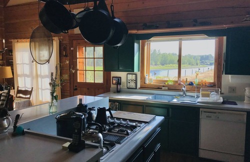 Twin Bridges Casa | Big Hole River fishing cabin