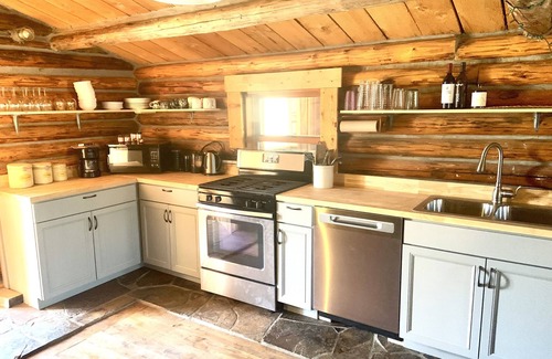 Glen Cabina | Big Hole Riverfront Retreat – A Secluded Fishing Paradise with 4 Cabins