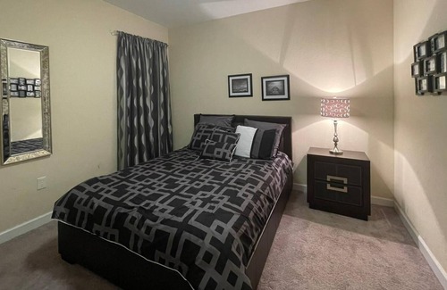 Miami Lakes Casa | Big house centrally located in a private community