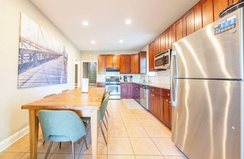 Southmoreland Casa | Casa familiar y grupal cerca de Westport Plaza Downtown