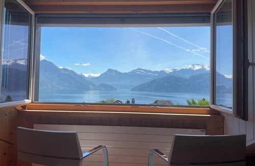 Weggis Casa | Casa en el lago de Lucerna. Impresionante vista, 5 dormitorios y jardines.
