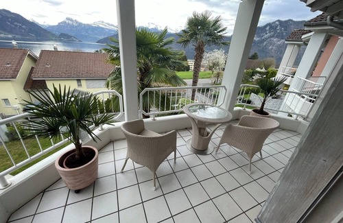 Weggis Casa | Casa en el lago de Lucerna. Impresionante vista, 5 dormitorios y jardines.