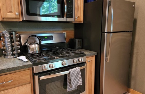Gaylord Cabina | Big Lake Cabin with Hot Tub/ Kayaks/ Ping Pong/ Cable