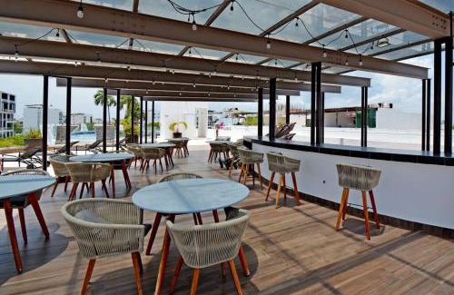 Luis Donaldo Colosio Apartamento | Big loft 2br 2.5bth one block the beach