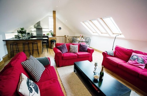Llanfaethlu Cabaña | Big Moo - a sea view that sleeps 8 guests in 4 bedrooms