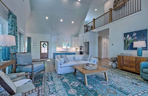 Hiawassee Casa | Big Oak Bungalow - by Chatuge Home Concierge Lake house, private dock ,hot tub, ping pong, foosball, fireplace