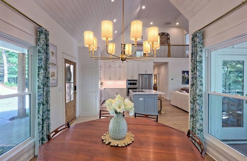 Hiawassee Casa | Big Oak Bungalow - by Chatuge Home Concierge Lake house, private dock ,hot tub, ping pong, foosball, fireplace
