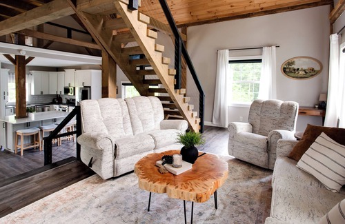 Howard Casa | Big Oak Retreat -10 min to Kenyon - 18th century barn