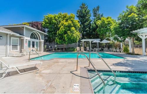 Duveneck - St. Francis Apartamento | Big one bedroom in the Palo Alto, close to Stanford, CA USA -Newly remodeled, Nice Relaxing Place