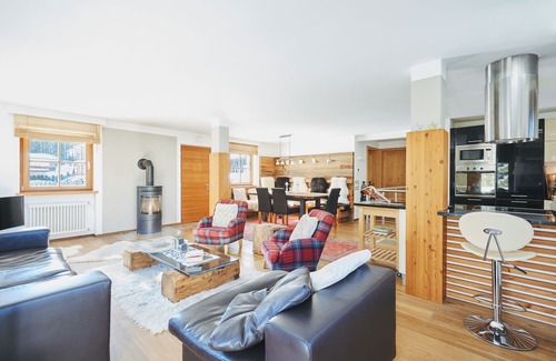 La Villa Chalet De Esquí | Impresionante propiedad familiar con grandes vistas, con capacidad para 8 + 2 personas