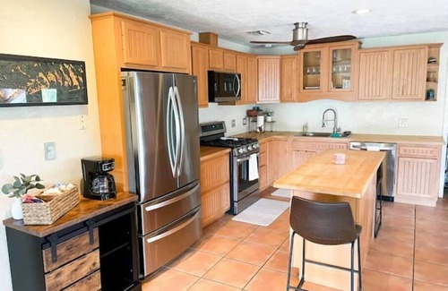 Port Pine Heights Casa | Big Pine Waterfront Getaway