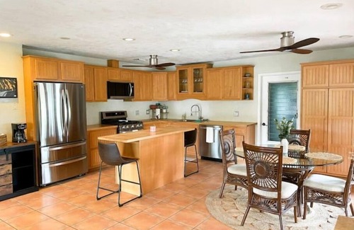 Port Pine Heights Casa | Big Pine Waterfront Getaway