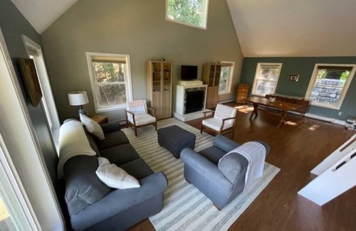 Belgrade Casa | Big Pines Cabin: A Waterfront Retreat