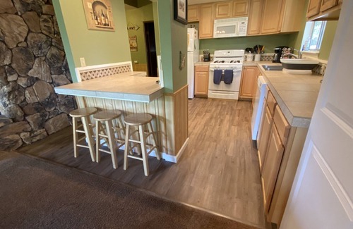 Cold Springs Cabina | Big Red Cabin 5 min drive to Pinecrest Dodge Ridge Starlink high speed internet