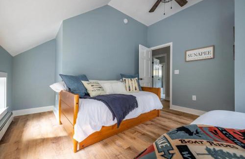 Elkins Casa | Big Red Cottage near Sunapee and New London