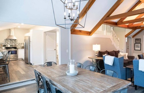 Holland Casa | Big Red Cottage sleeps 8+ near Lake Macatawa