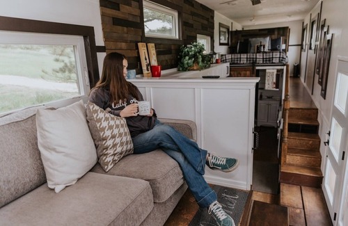 Monument Casa | “Big Red” Custom RV + Deck, Soaking Tub & View