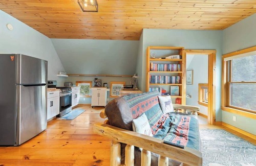 Elkins Apartamento | “Big Red” @ New London/Sunapee - Overflow Unit