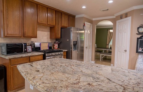 Barker Casa | Big Relaxing 4 bedroom house, close to I10 and 99
