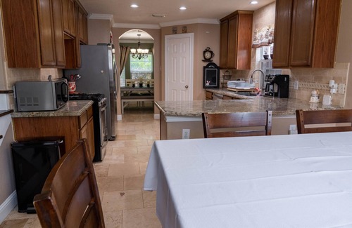 Barker Casa | Big Relaxing 4 bedroom house, close to I10 and 99