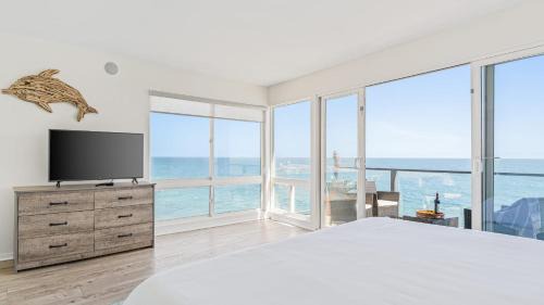 Eastern Malibu Casa | Big Rock Beach Retreat with Oceanfront Balconies Direct Beach Access Sweeping Sunset Views Pacific Coast Outlook by AvantStay
