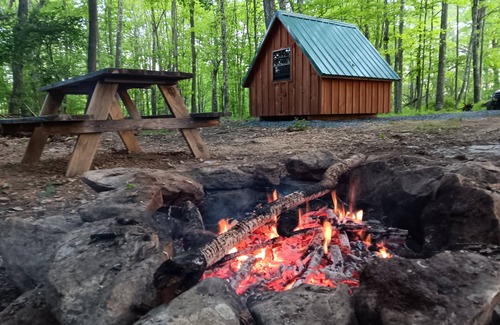 Mount Storm Cabina | Big Rock Camping Cabin 1
