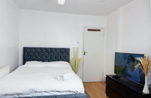 East Ham Casa | Big Room in East Ham