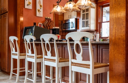 Royal Casa | Big Secluded Log Home Perfect Hot Springs Getaway