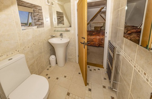 Bridport Casa | Big Sky-2 min walk Hive Beach Burton Bradstock . Parking Lg Gardens slps 10+ cot