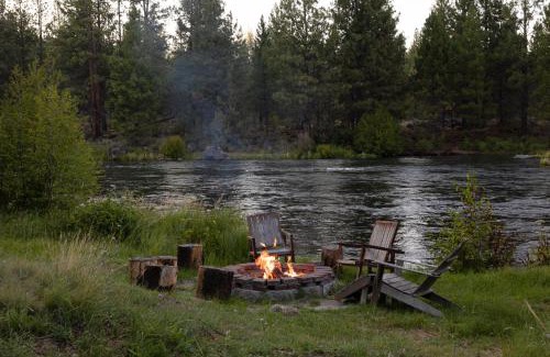 Deschutes River Woods Casa | Big Sky Bend - Amazing Riverfront for 12