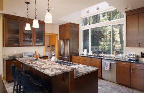 Deschutes River Woods Casa | Big Sky Bend - Amazing Riverfront for 12