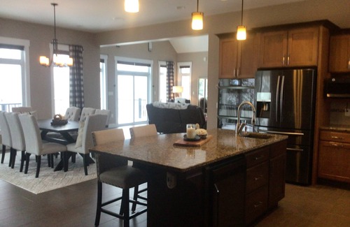 Saint David Cabina | Big Sky Lodge Sunset Suite. Luxury Lodging on Long Lake Saint David Maine