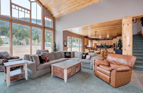 Gallatin Gateway Casa | Big Sky Meadow Village Spacious Custom Home