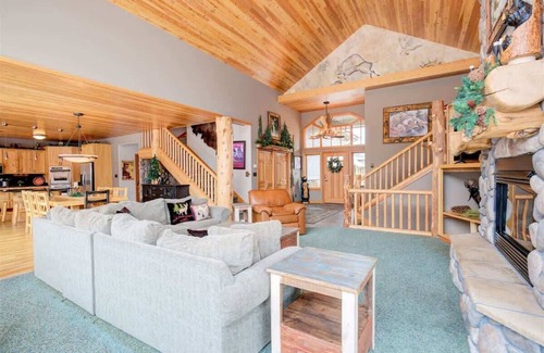 Gallatin Gateway Casa | Big Sky Meadow Village Spacious Custom Home