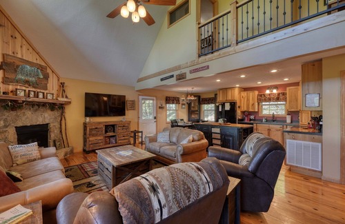 Choestoe Cabina | Big Sky Overlook - Hottub- Firepit - Pool Table