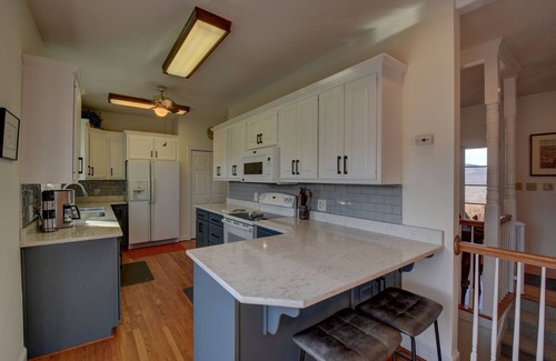 Dillard Casa | Big Sky Retreat - Incredible Mountain Views! Hike, golf, relax and unplug!