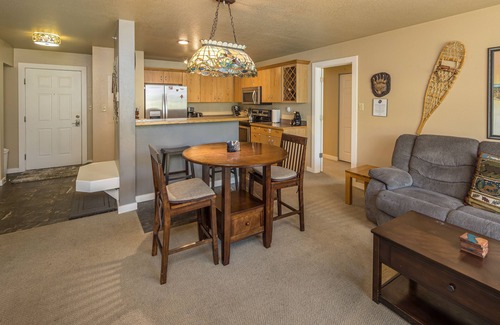 Big Sky Casa | Big Sky Town Center condo w/ gorgeous views and hot tub! - Firelight Mountain Bearadise