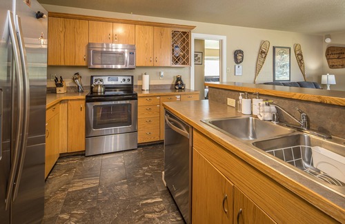 Big Sky Casa | Big Sky Town Center condo w/ gorgeous views and hot tub! - Firelight Mountain Bearadise