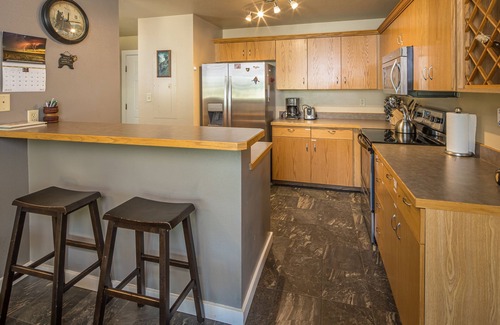 Big Sky Casa | Big Sky Town Center condo w/ gorgeous views and hot tub! - Firelight Mountain Bearadise