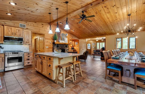 Lincoln County Cabina | Big Somo Lodge | 430 Acres Pond Sauna Trails