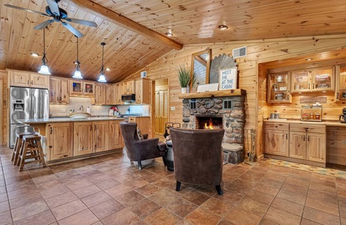 Lincoln County Cabina | Big Somo Lodge | 430 Acres Pond Sauna Trails