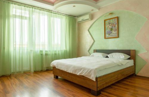 Pozniaky Apartamento | Big studio apartment near River Mall