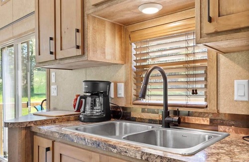 Wildwood Casa | Big-Tiny Farm Stay w/ Pool-15Min to Chattanooga!