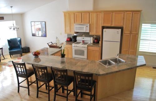 Groveland Casa | Big Tom's Cabin by Yosemite, lake and trails