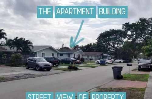 Hollywood Apartamento | Big TV Apartment 6 Miles From Hard Rock Stadium and Casino