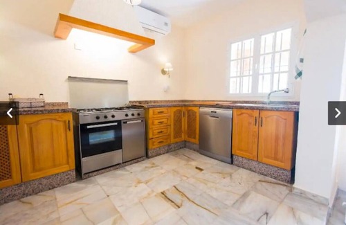 Churriana Villa | Villa + piscina climatizada privada + jacuzzi + gran vista al mar + barbacoa, Málaga, Costa del Sol