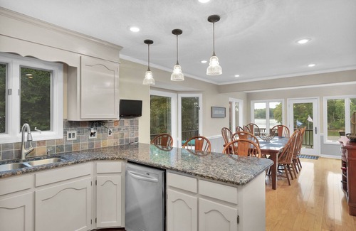 Belmont Casa | Big water Lake Wylie views on quiet cove, private acre property near Belmont